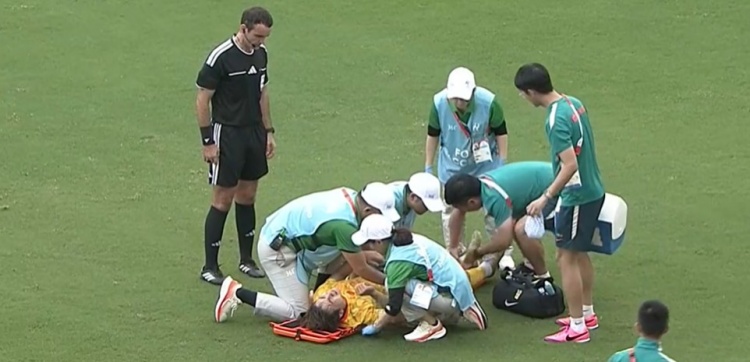 无缘亚运决赛!U23国足1-2韩国U23 王钰栋破门毛伟杰献助攻+伤退 无缘亚运决赛!U23国足1-2韩国U23 王钰栋破门毛伟杰献助攻+伤退