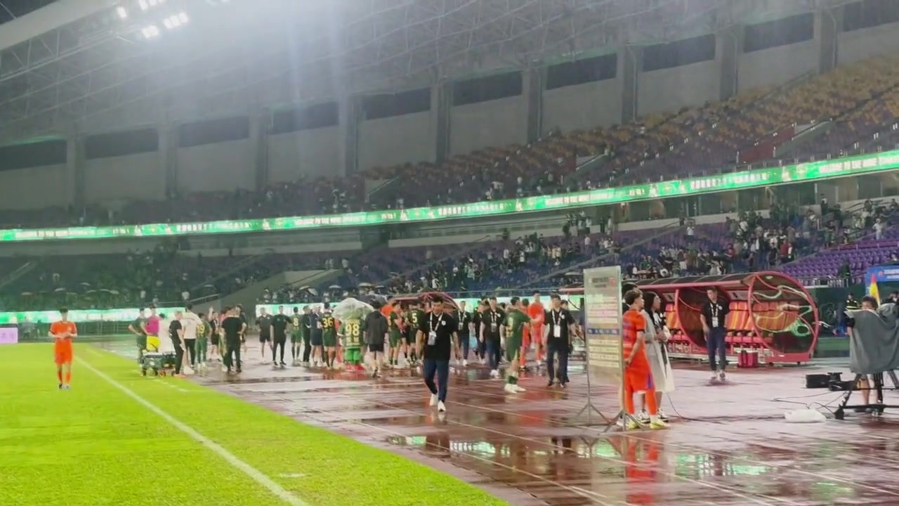 泰山客场1-4负浙江,王大雷赛后鞠躬致歉