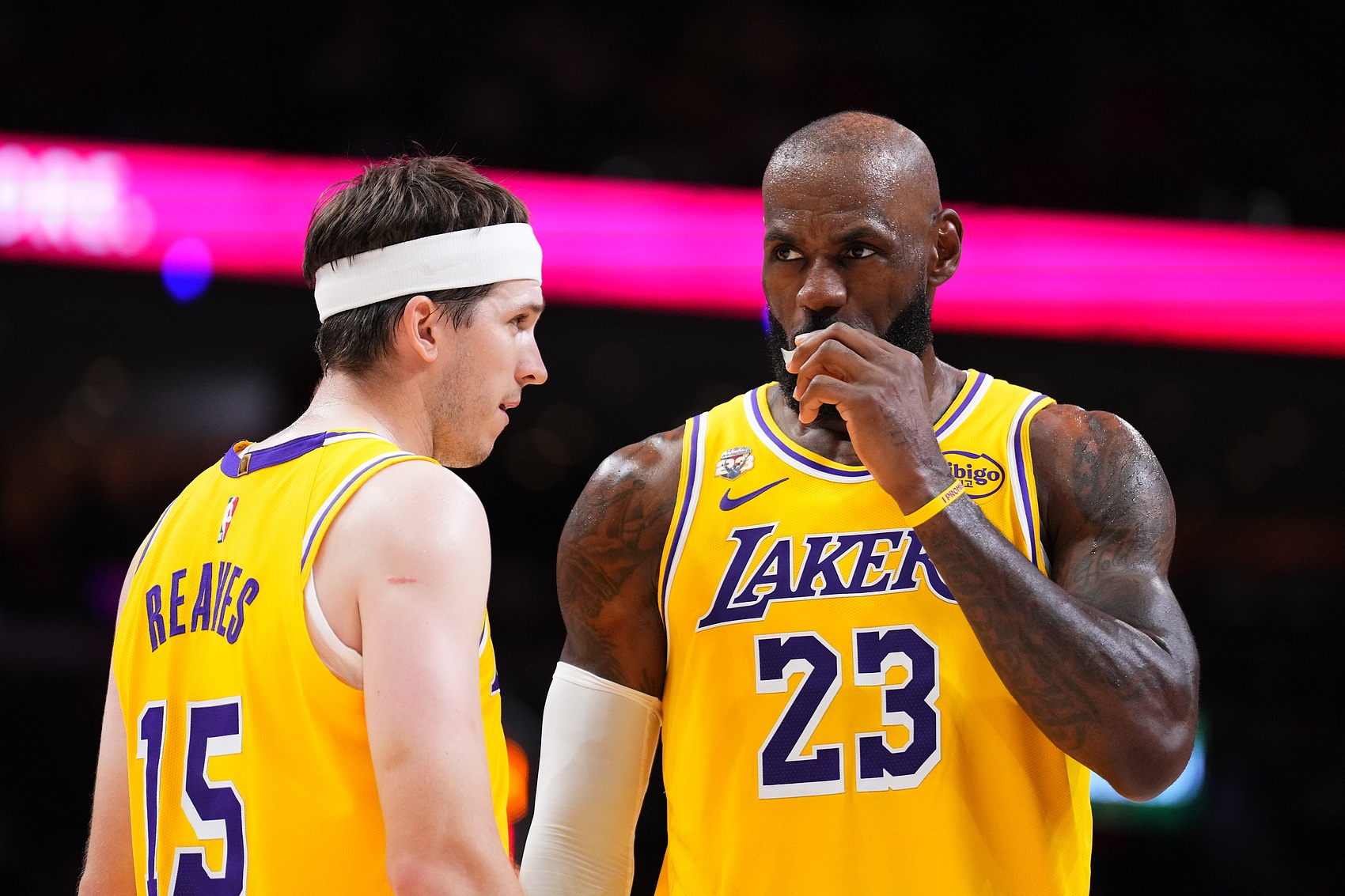 夸梅:年轻人打得好富保罗就忽悠他当角色球员 对里夫斯就玩这套